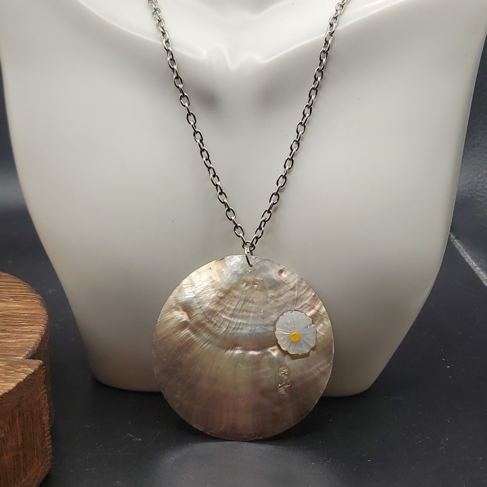 Hawaiian authentic mother of pearl‎ shell necklace N3208 exotic beauty